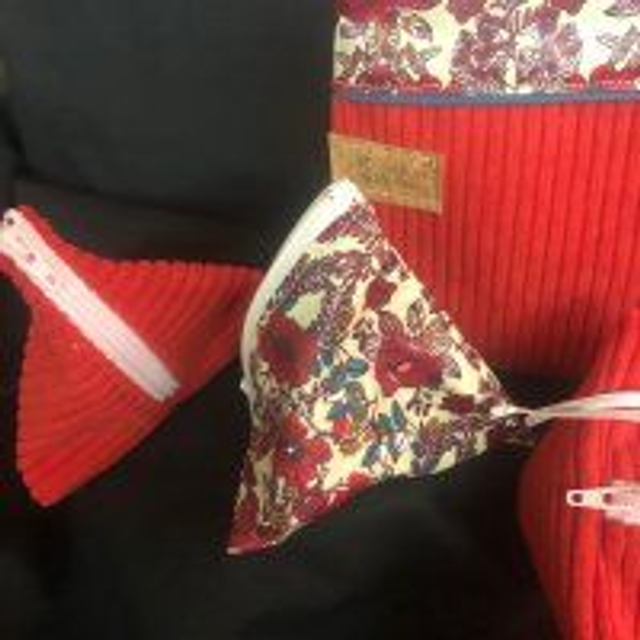 Basile garde la monnaie, les petits trésors… et les secrets bien pliés.