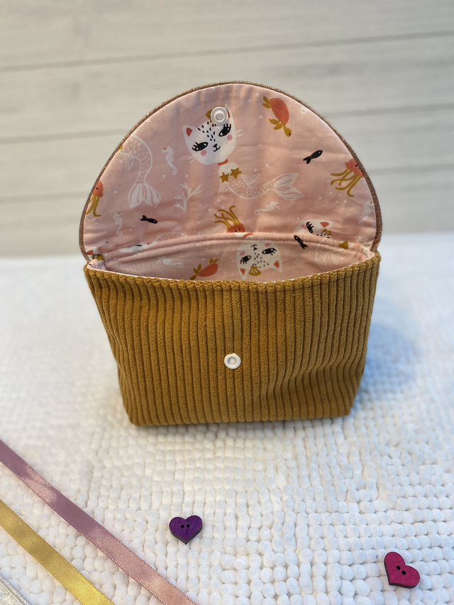 Lucette, elle garde vos petits secrets avec élégance.